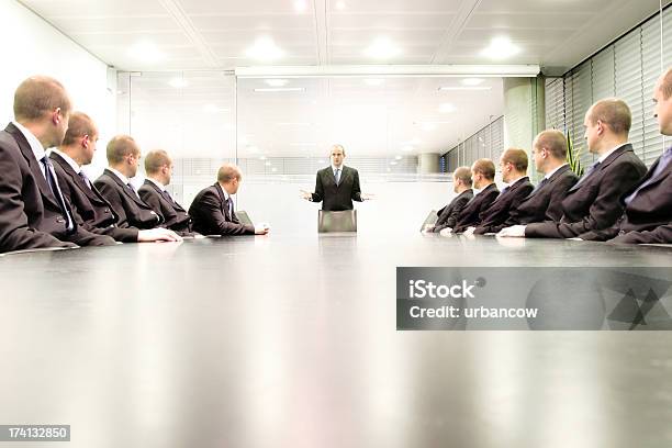 Foto de Sala De Diretoria Falar e mais fotos de stock de Clonagem - Clonagem, Escritório, Homens