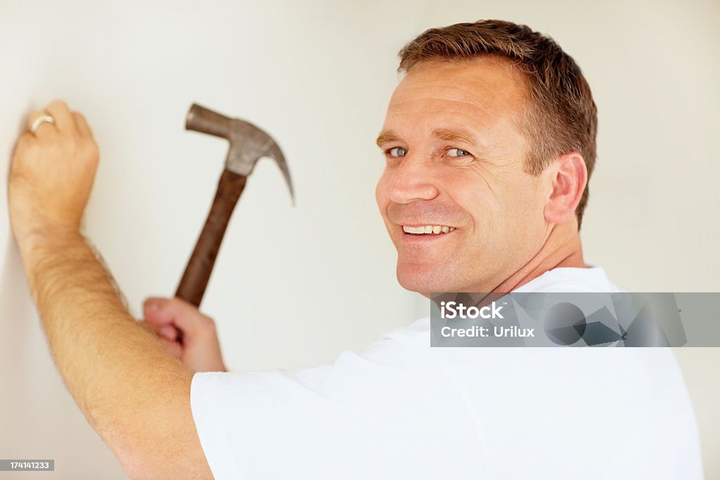 Smiling Man Hitting A Nail Into A Wall Using A Hammer Hình ảnh Sẵn có - Tải xuống Hình ảnh Ngay bây giờ - iStock Smiling Man Hitting A Nail Into A Wall Using A Hammer Hình ảnh Sẵn có - Tải xuống Hình ảnh Ngay bây giờ - iStock