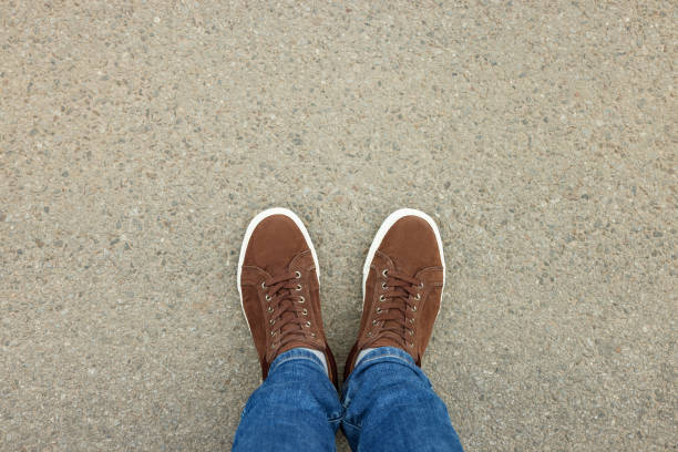 Shoes overturn.