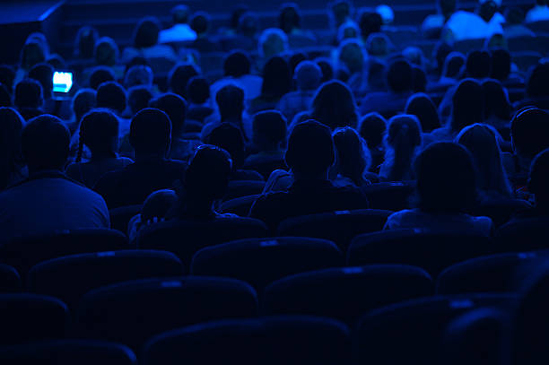 audience in the cinema. silhouette. - theater publiek stockfoto's en -beelden