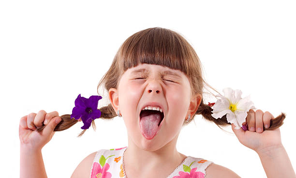маленькая девочка пить из языках - child little girls bizarre pippi стоковые фото и изображения