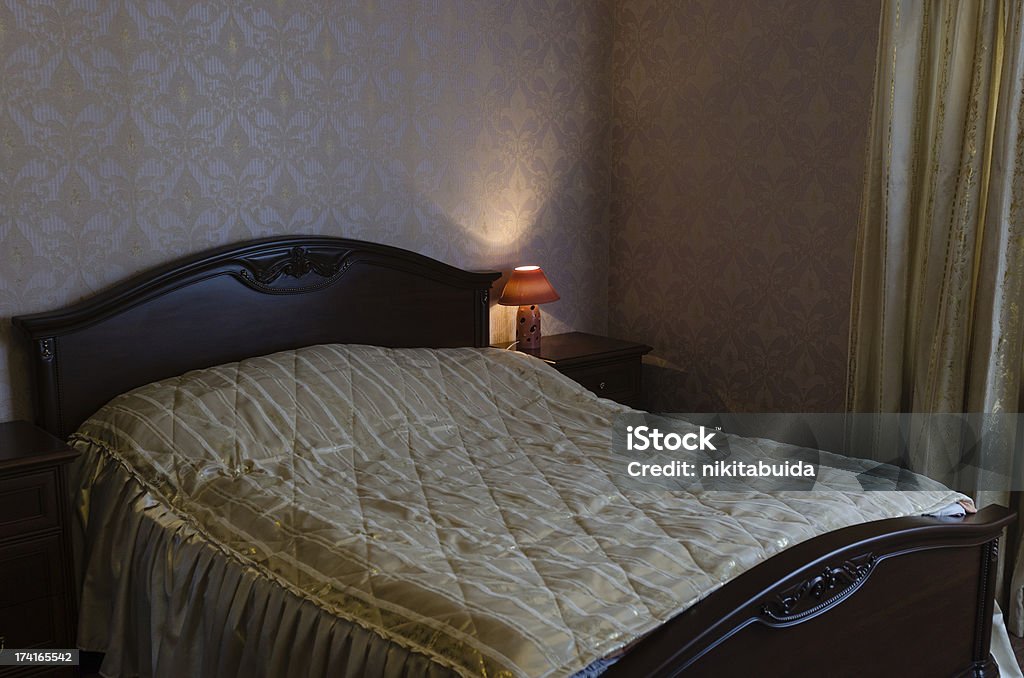 Semplice camera da letto - Foto stock royalty-free di Albergo