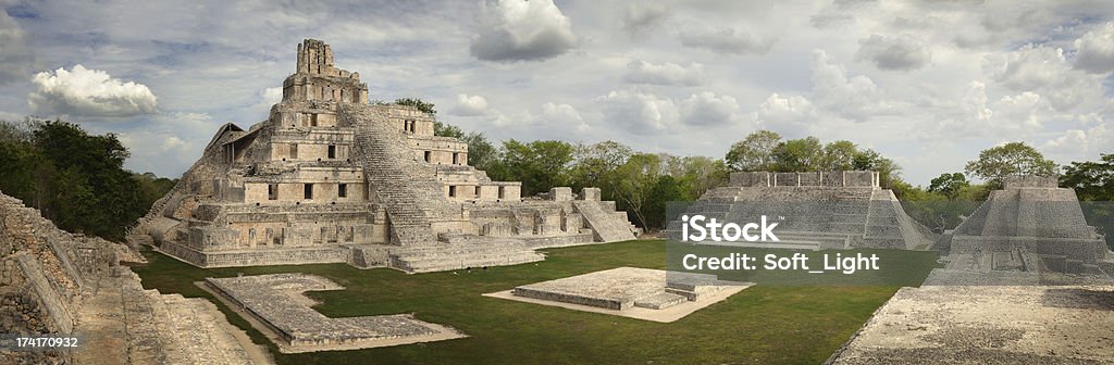 Maya Edzna complex, the Temple five floors. Yucatan, Campeche, M Maya Edzna complex, the Temple five floors Uxmal Stock Photo