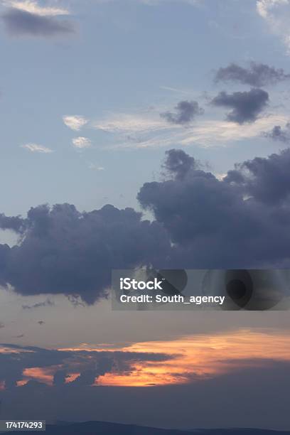 Cielo E Nuvole - Fotografie stock e altre immagini di Ambientazione esterna - Ambientazione esterna, Ambientazione tranquilla, Astratto