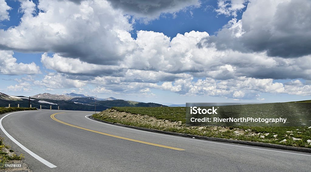 Viagem em Parque Nacional Rocky Mountain - Foto de stock de A caminho royalty-free