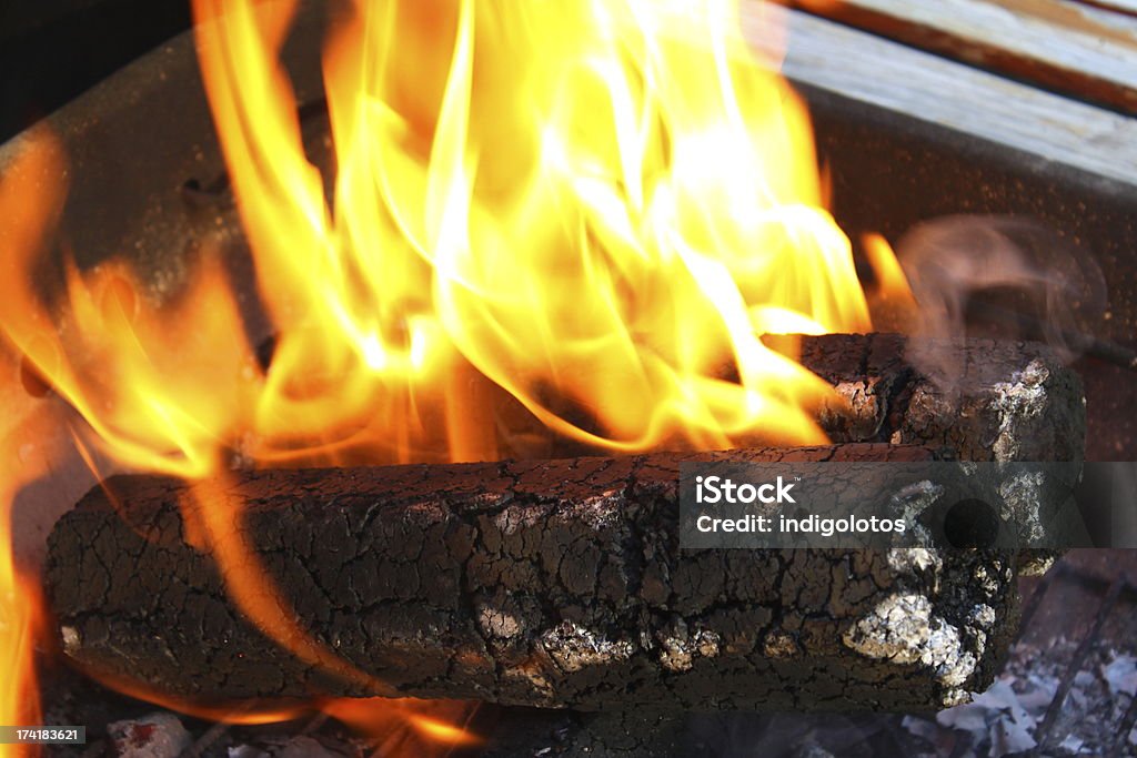 briquettes de madera para barbacoa - Foto de stock de Basura libre de derechos