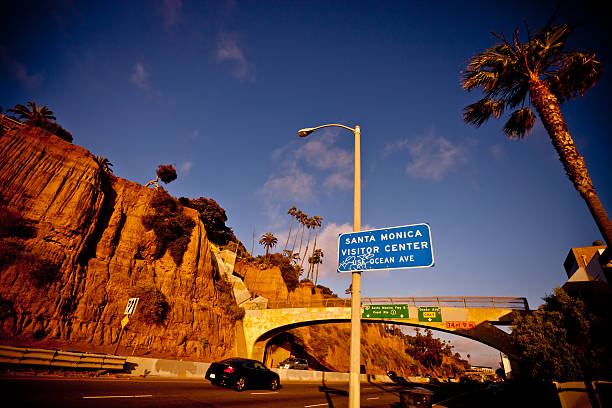 santa l'autostrada di monica - santa monica beach santa monica freeway santa monica california foto e immagini stock