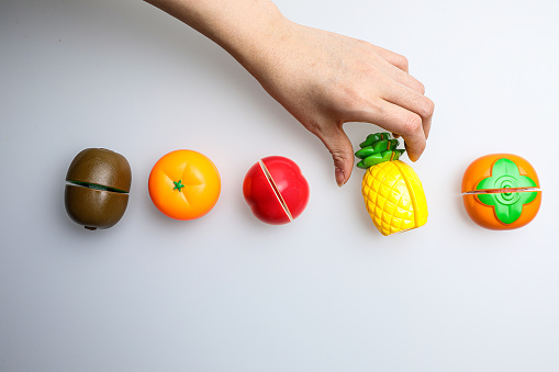 It's a vegetable toy, a fruit for children's education. Children can see and touch toys and help improve their creativity.