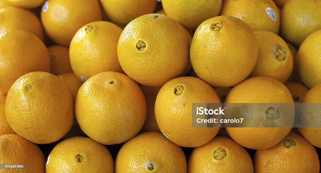 Orange Navel avec boutons du ventre. En vente à farmers Market. - Photo de Agrume libre de droits