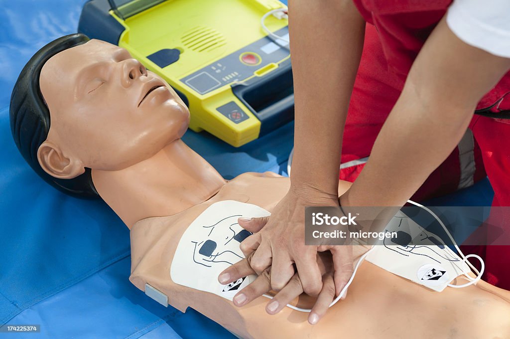 CPR desfibrilador treino - Foto de stock de Defribilador royalty-free