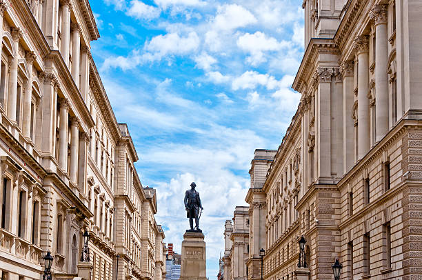 lord clive monumento a londra, regno unito - foreign and commonwealth office foto e immagini stock