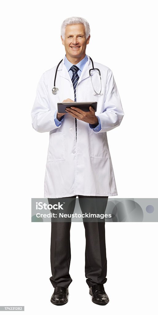 Mężczyzna lekarz za pomocą cyfrowego tabletu-izolowano - Zbiór zdjęć royalty-free (60-69 lat)