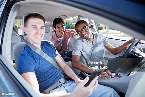 Junge Männer Im Auto Stockfoto und mehr Bilder von Auto - Auto, Teenager-Alter, Fahren