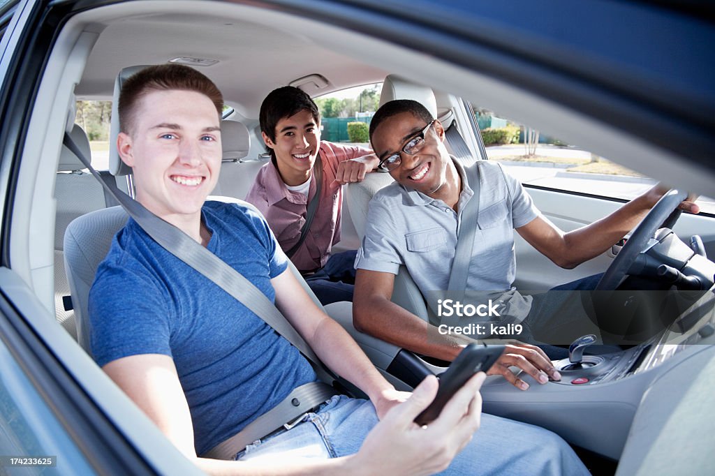 Jeunes hommes dans la voiture - Photo de Voiture libre de droits