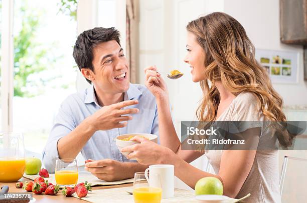 한 부부가 조식 아침 식사에 대한 스톡 사진 및 기타 이미지 - 아침 식사, 콘 플레이크, 2명