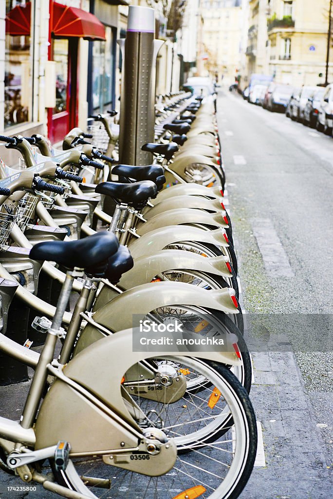 Fahrradständer auf die Straßen von Paris - Lizenzfrei Fahrrad Stock-Foto