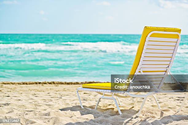 Пустой Шезлонг На Пляже — стоковые фотографии и другие картинки Майами-Бич - Майами-Бич, Море, Синий