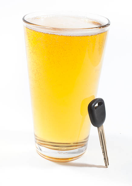 맥주 및 키 - drunk driving alcohol key law 뉴스 사진 이미지