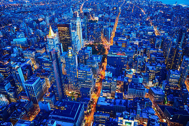 ニューヨークシティの街並みが一望でき、マンハッタン、米国 - manhattan new york city night skyline ストックフォトと画像