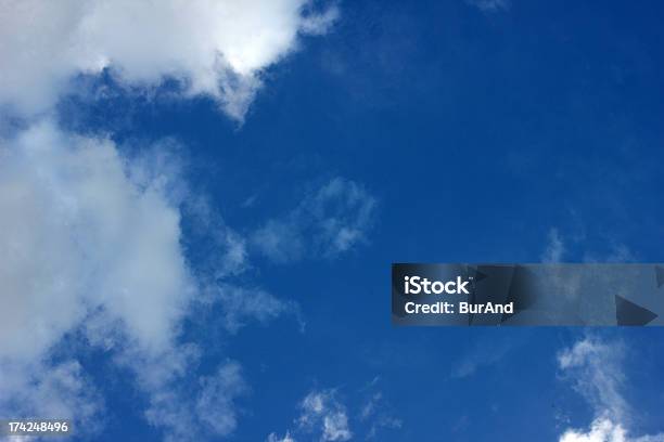 Solar Cielo De Verano Foto de stock y más banco de imágenes de Abstracto - Abstracto, Aire libre, Alto - Descripción física