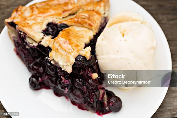 ブルーベリーバニラアイスクリームパイ - ブルーベリーパイのストックフォトや画像を多数ご用意 - ブルーベリーパイ, 一切れ, アイスクリーム