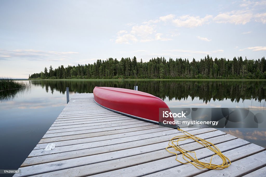 Parque Provincial Wekusko Falls - Foto de stock de Canoa libre de derechos