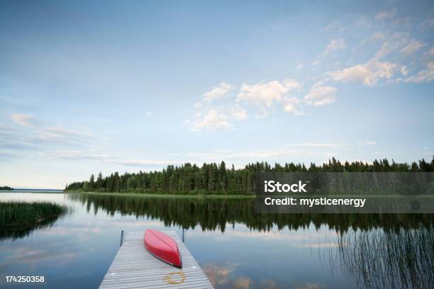 De Wekusko Parque Provinciano - Fotografias de stock e mais imagens de Canoa - Canoa, Vermelho, Canadá