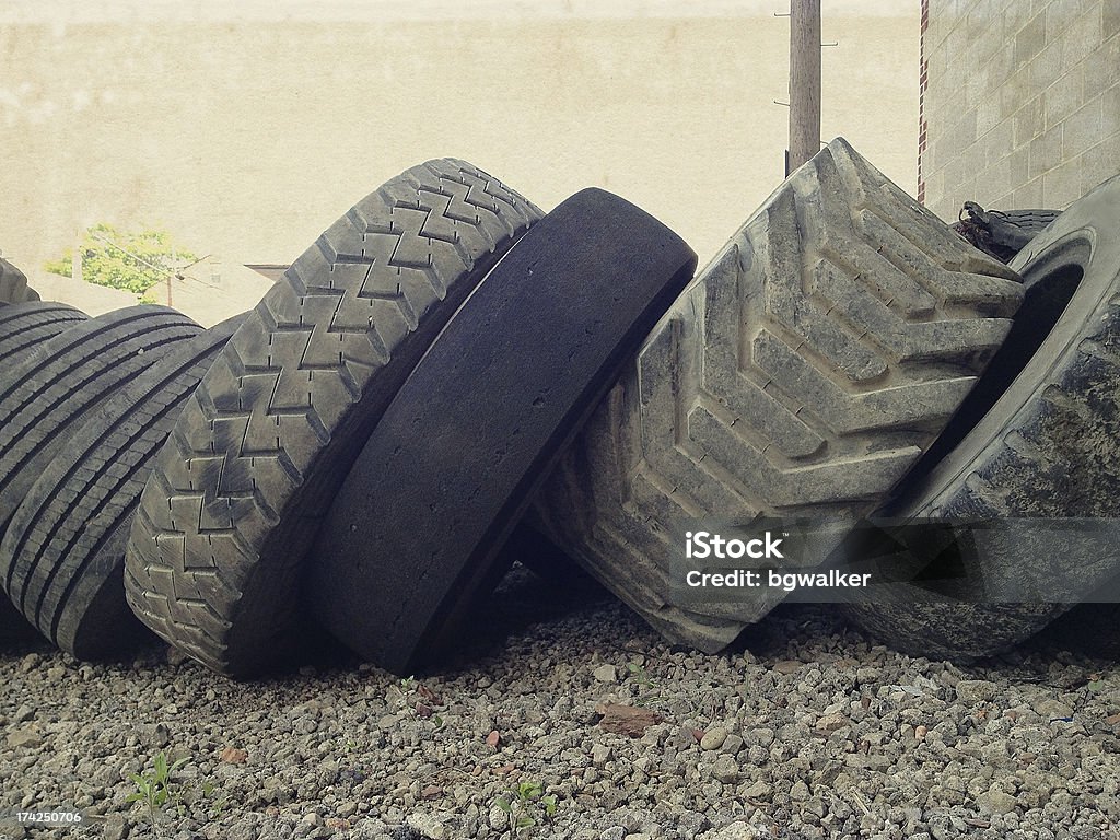Vecchio pneumatici - Foto stock royalty-free di Ambientazione esterna