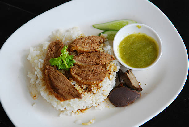 Cinq Canard épicé au riz cuit à la vapeur - Photo