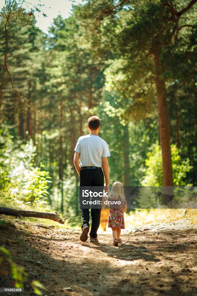 Vater und sein kleines Mädchen Spaziergang - Lizenzfrei Abschied Stock-Foto