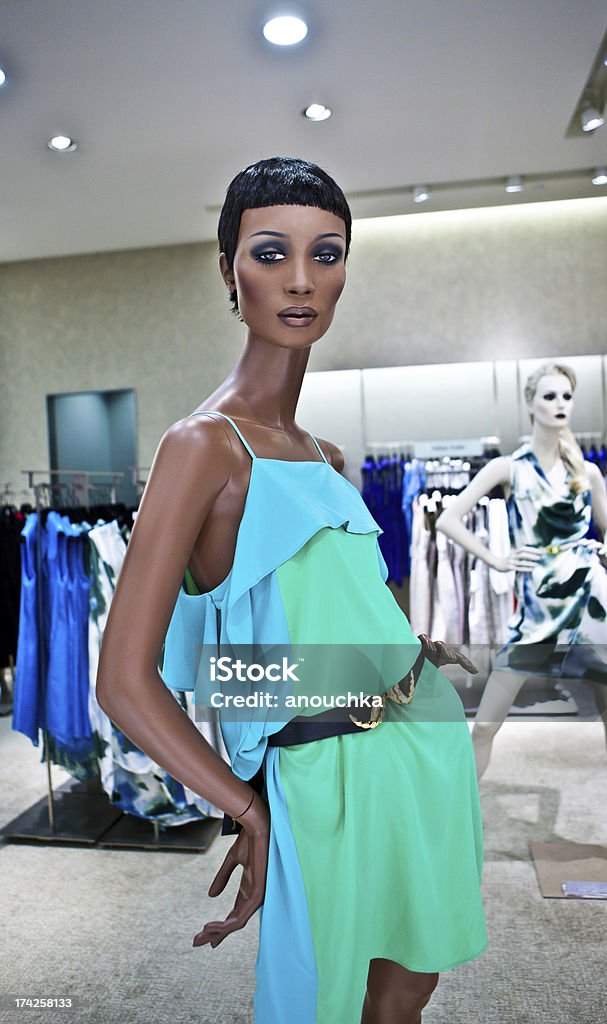 Manequim em loja de moda - Foto de stock de Adulto royalty-free