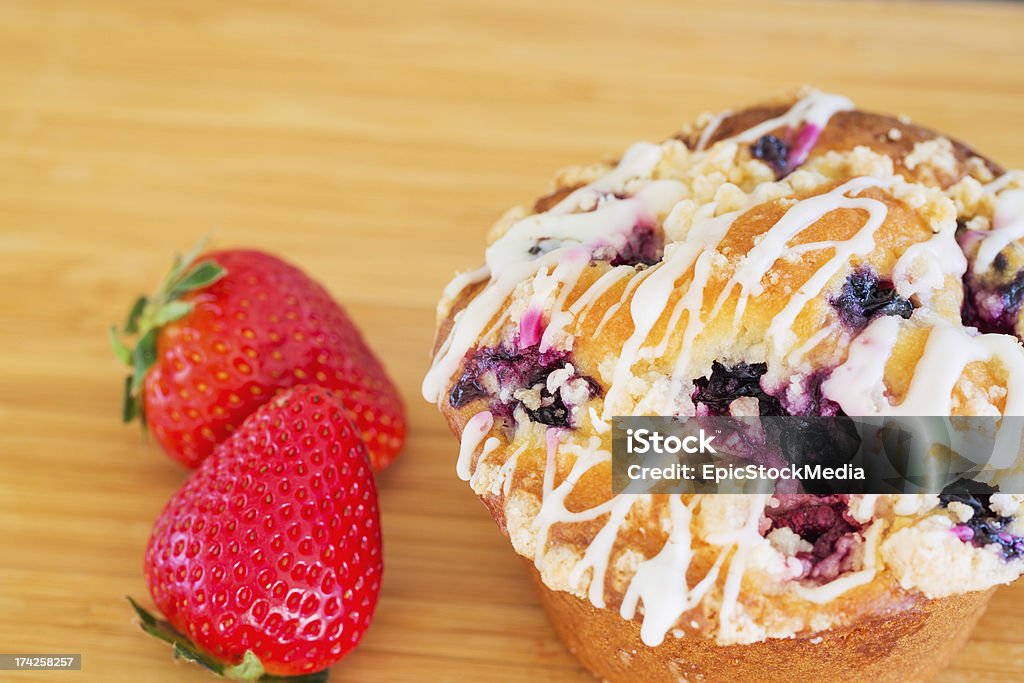 Muffin assado na hora - Foto de stock de Assado no Forno royalty-free