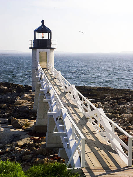 マーシャルポイント灯台 - maine marshall point lighthouse new england sea ストックフォトと画像