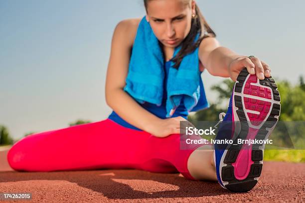 Atletica Donnaspiagge - Fotografie stock e altre immagini di Abbigliamento sportivo - Abbigliamento sportivo, Adulto, Allenamento