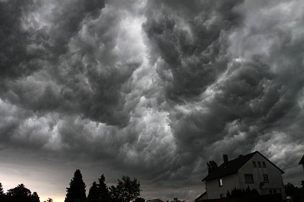 nubes de tormenta - sommergewitter fotografías e imágenes de stock