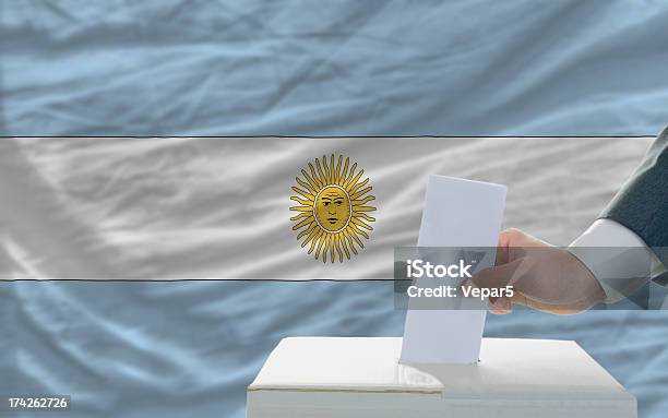 Foto de Homem De Voto Nas Eleições Na Argentina e mais fotos de stock de Argentina - Argentina, Votar, Adulto