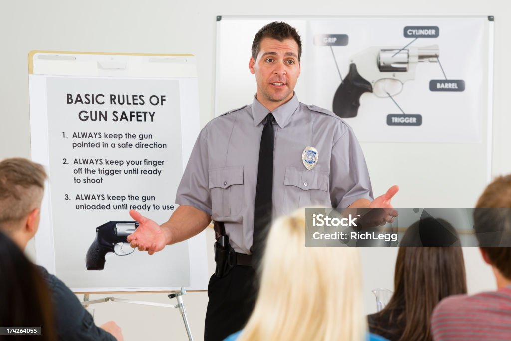 Pistola Classe di sicurezza - Foto stock royalty-free di Forze di polizia