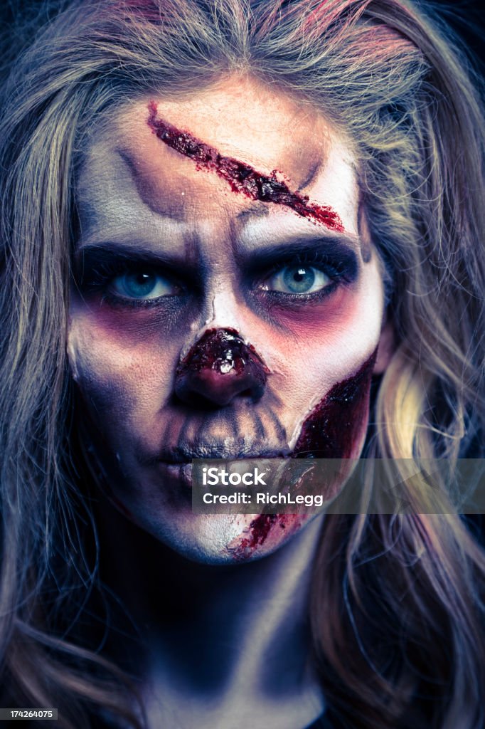 Zombie femme - Photo de Visage libre de droits