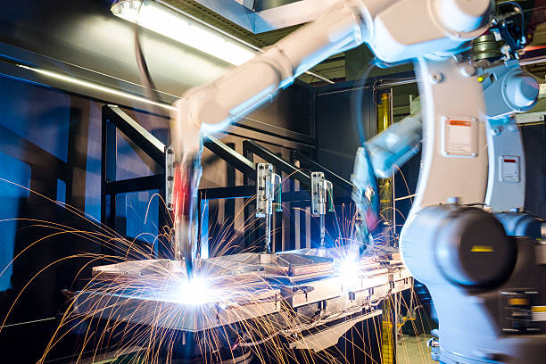 High-tech, le macchine saldatrici robotici industriali - foto stock