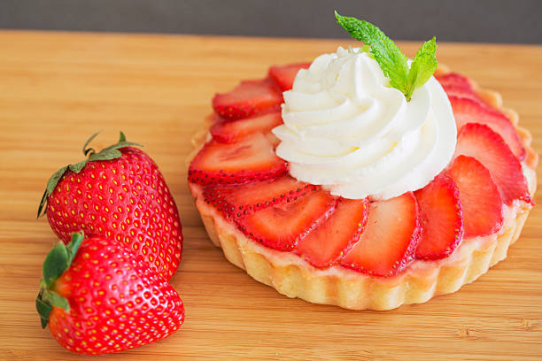 istock Strawberry Cream Tart 174273750