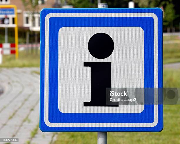 Photo libre de droit de Panneau De Signalisation Bleu Blanc Noir Avec Place Pour Le Je Pour Obtenir De Plus Amples Informations banque d'images et plus d'images libres de droit de Blanc