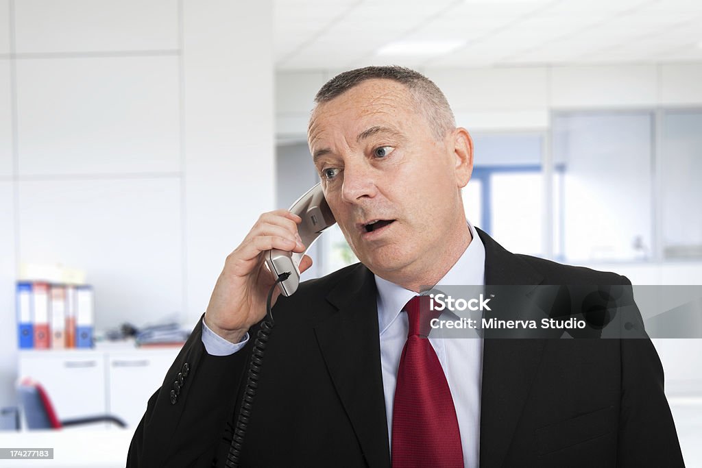 Uomo d'affari Parla sul telefono - Foto stock royalty-free di Avvocato