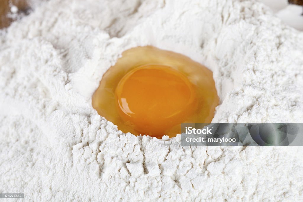 プロークン卵の粉 - こねるのロイヤリティフリーストックフォト