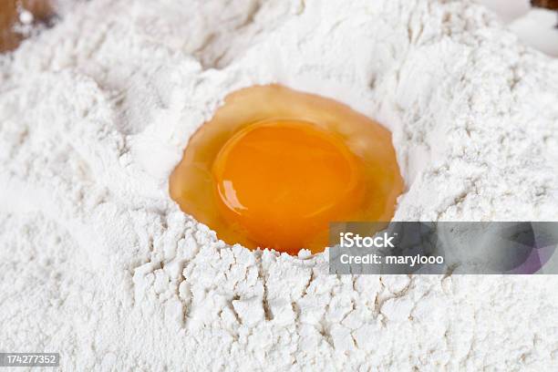 プロークン卵の粉 - こねるのストックフォトや画像を多数ご用意 - こねる, キッチン, クッキー
