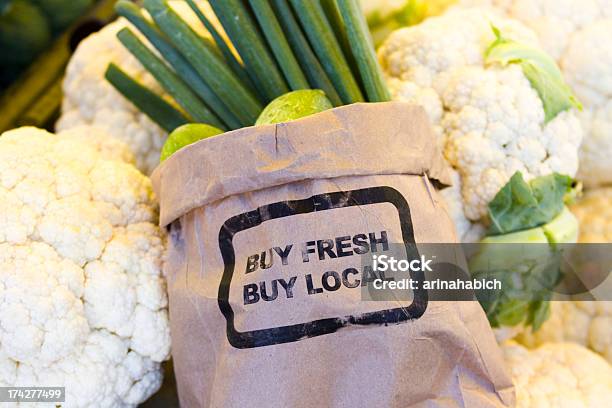 Свежих Продукты — стоковые фотографии и другие картинки Базар - Базар, Без людей, Бумажный пакет