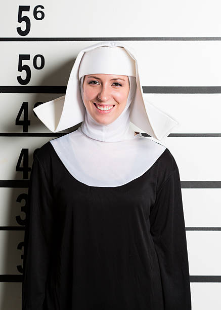 mugshot de uma freira - nun habit catholicism women imagens e fotografias de stock