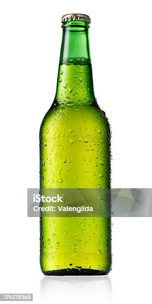 Garrafa De Cerveja - Fotografias de stock e mais imagens de Garrafa - Garrafa, Cerveja, Cor verde