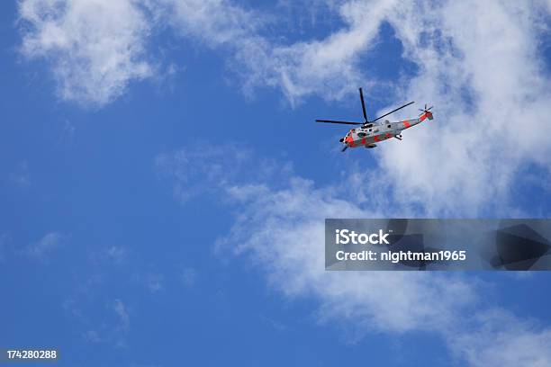 Photo libre de droit de En Hélicoptère banque d'images et plus d'images libres de droit de Accident et désastre - Accident et désastre, Assistance, Avion