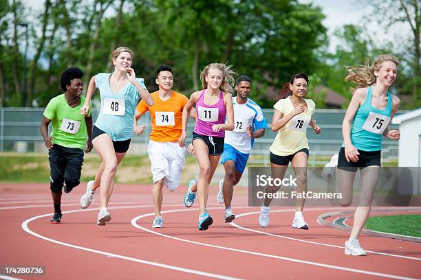 Biegaczy Szkolenia - zdjęcia stockowe i więcej obrazów Biegać - Biegać, Sportowy tor, 5000 metrów