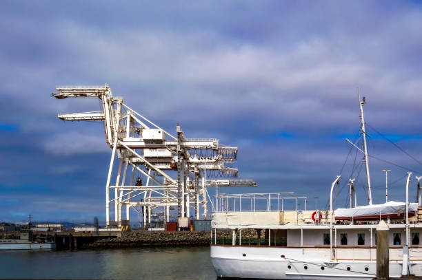 istock Port of Oakland 1742822573